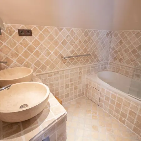 Chateau De Druon Bed & Breakfast